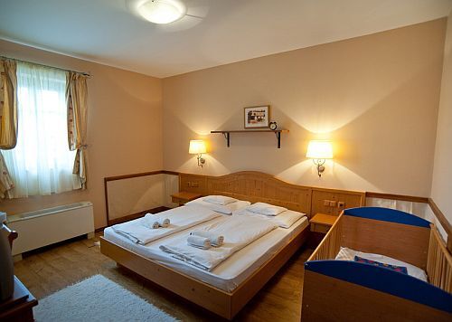 Room Hotel Gastland M1 - Paty - Gastland M1