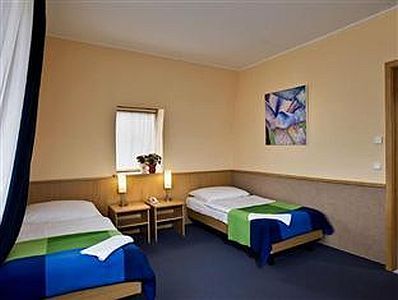 Jagello Business Hotel - hotel room at low price in Buda