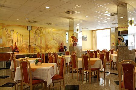 Hotel Zuglo - restaurant with traditional Hungarian specialities