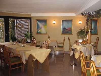 Hotel Molnar - family atmosphere - breakfast room - Budapest hotels 