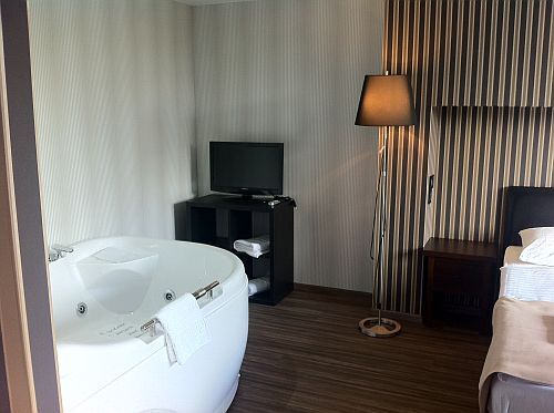 Jacuzzi in wellness suite off Hotel Pest Inn Budapest