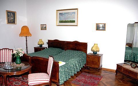Accommodation of Forster Hunting Lodge in Bugyi in a romantic environment