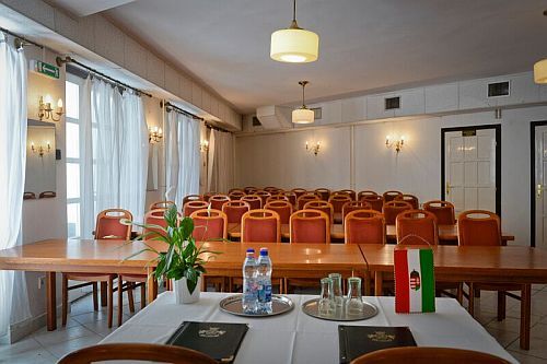 Conference room with high quality equipment in Hotel Budai 