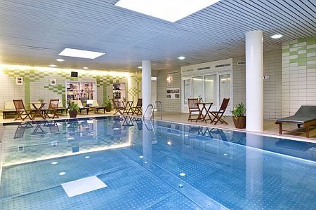 Swimming pool in Hotel Flamenco - 4-star Danubius hotel in Budapest, next to city centre - Wellness and fitness services ensure guest's comfort