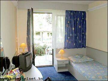 Hotel Korona Pension 3* single room in Buda near the highway